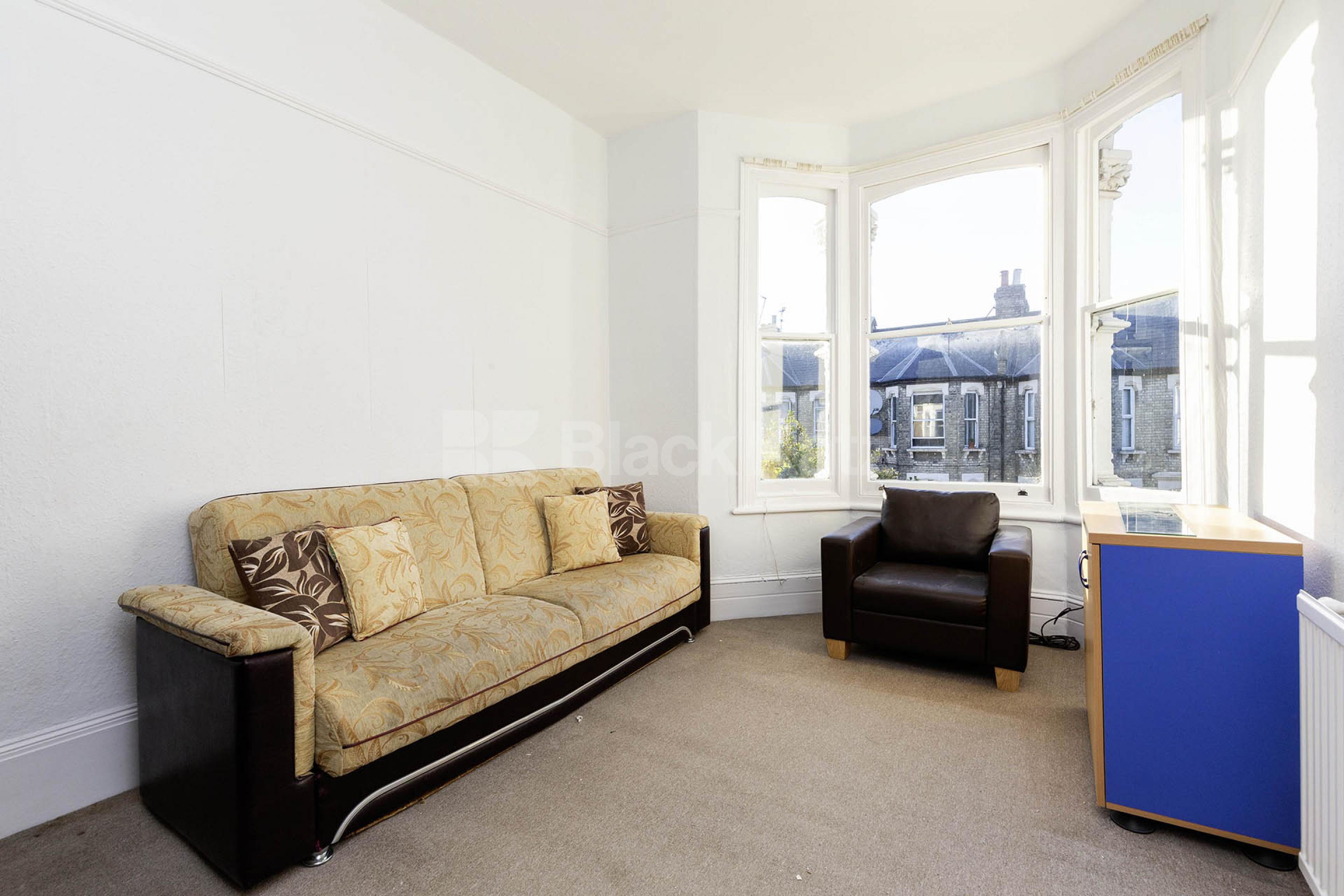 3 bedroom perfect for shares close to a Piccadilly line Sydney Road, Turnpike Lane  N8